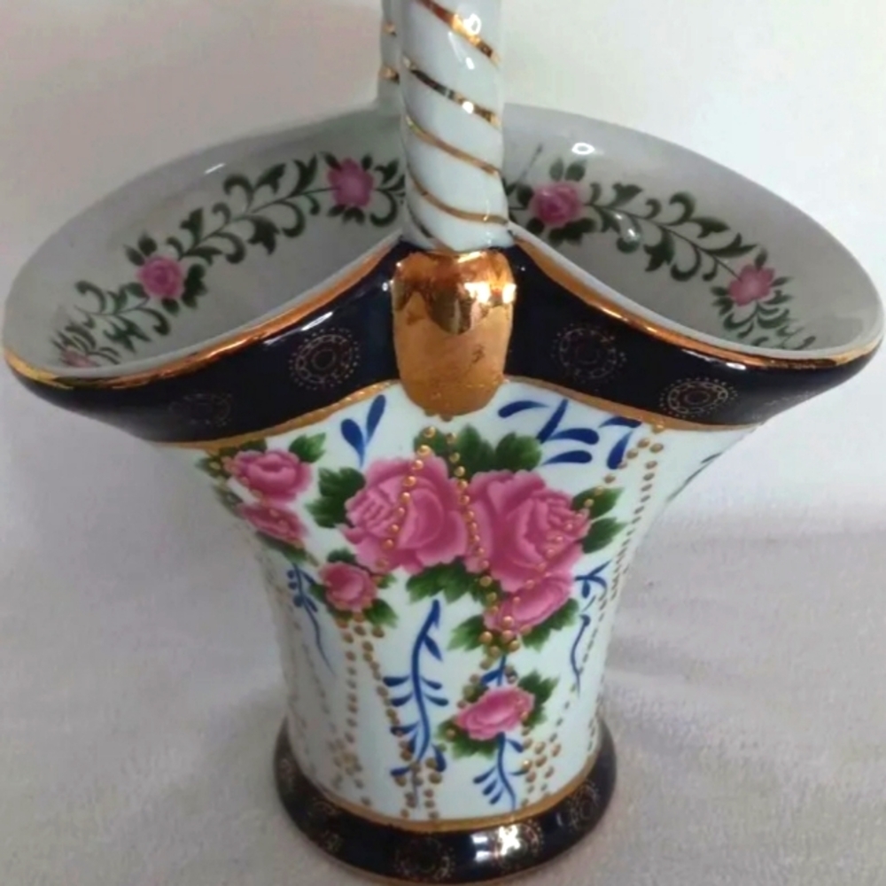 Vtg Foral and Gold Ceramic Basket by European Designs.